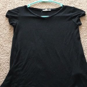 Black t-shirt.
